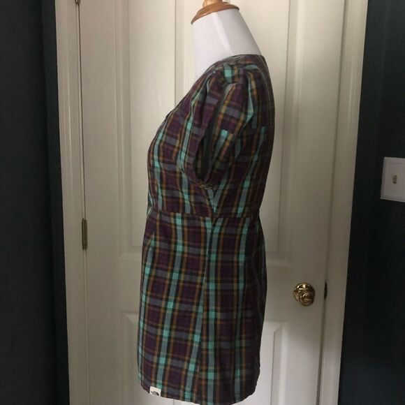 The North Face Plaid short sleeve button down - Picture 4 of 6